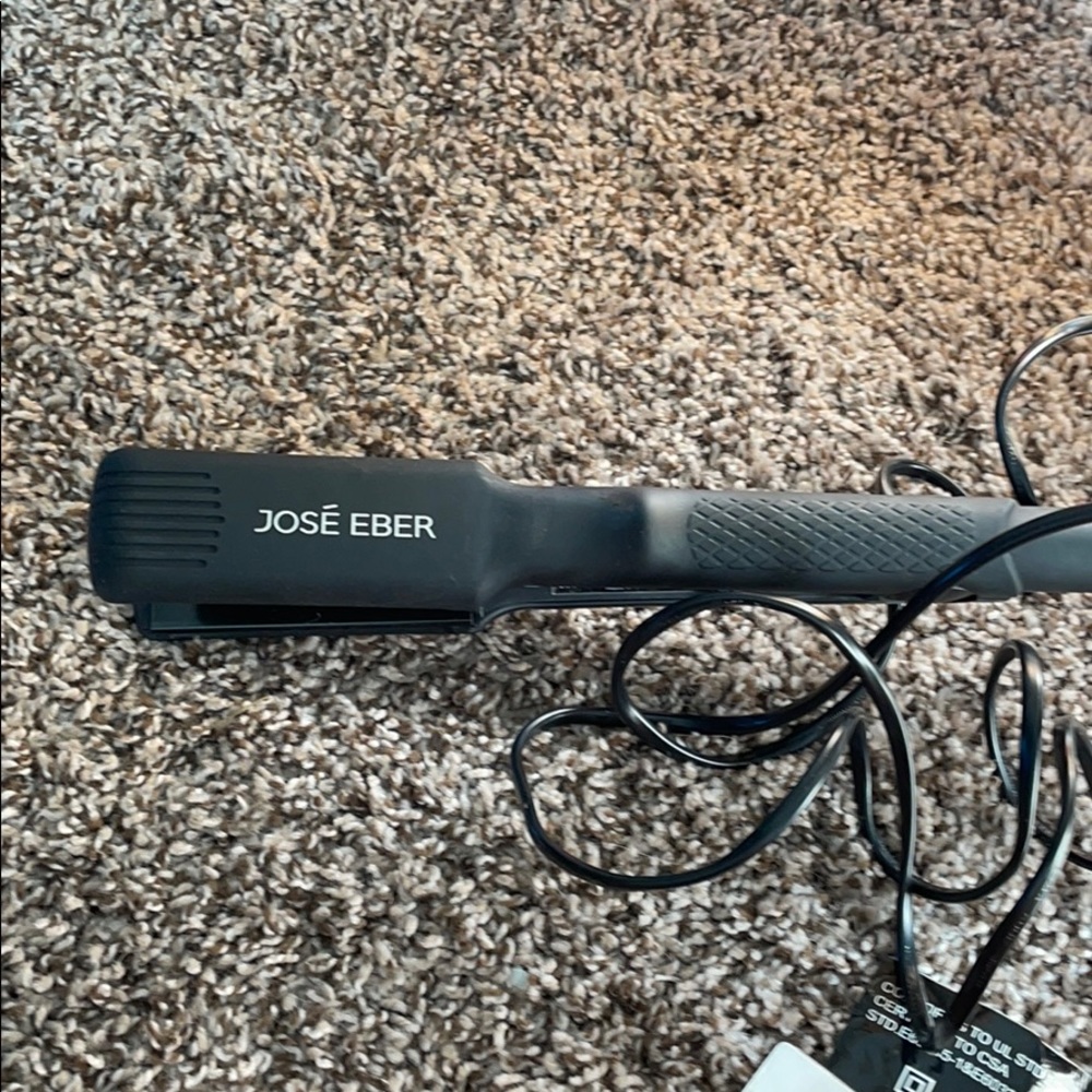 Jose Eber vibrating flat iron
